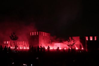 Gli Arcieri del Martello danno il via all'incendio del Castello di Legnano, a conclusione della due giorni di Castello in Festa 2018.